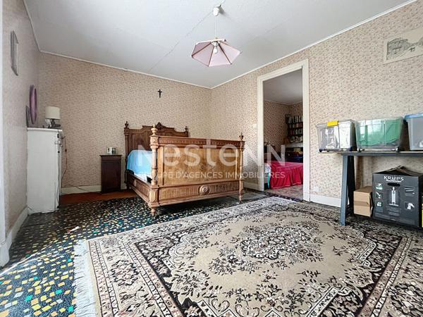 EXCLUSIVITE ! Immeuble en pierre a renover avec local commercial dans le centre de Tence