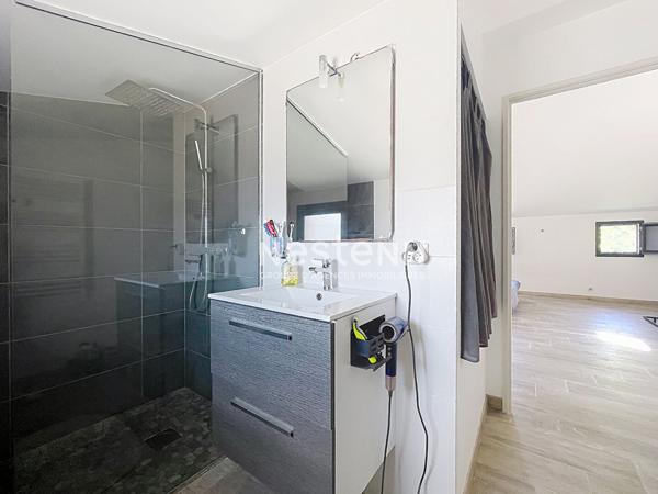 COUP DE COEUR - Exclusivité - Maison à deux pas du village - Lauris 4 pièce(s) 135 m2 - jardin - double garage