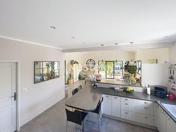 COUP DE COEUR - Exclusivité - Maison à deux pas du village - Lauris 4 pièce(s) 135 m2 - jardin - double garage