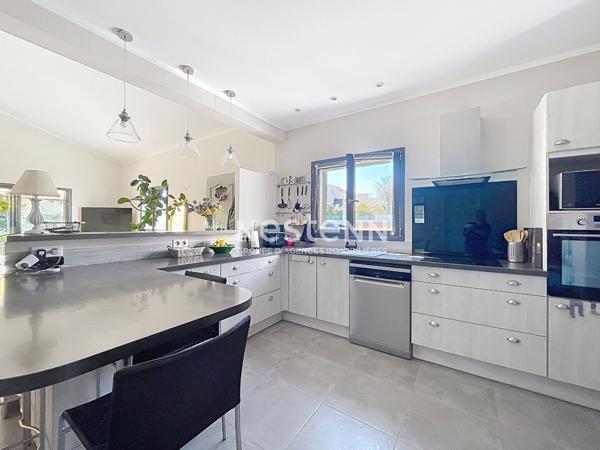 COUP DE COEUR - Exclusivité - Maison à deux pas du village - Lauris 4 pièce(s) 135 m2 - jardin - double garage