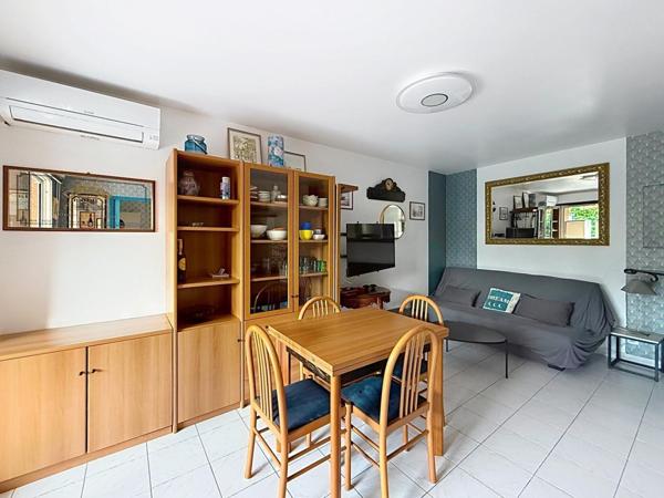 PORT-FREJUS T2 EN DERNIER ETAGE AVEC TERRASSE