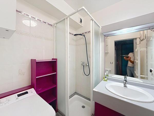 PORT-FREJUS T2 EN DERNIER ETAGE AVEC TERRASSE