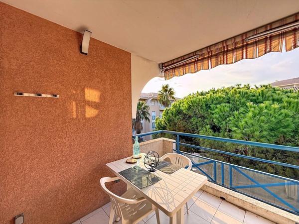 PORT-FREJUS T2 EN DERNIER ETAGE AVEC TERRASSE