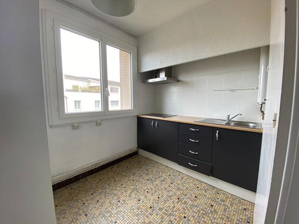BORDEAUX CHARTRONS - Appartement 4 pièces avec balcon et cave