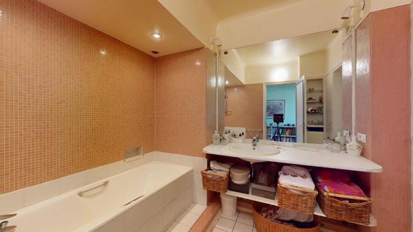 Vente Appartement Paris 5 pièces 119.57 m² - Balcon - Parking - cave