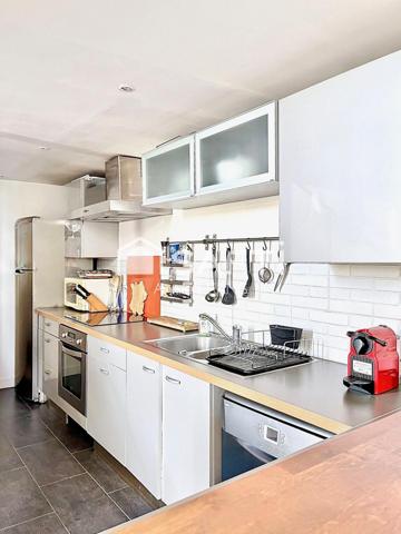 Loft lumineux avec terrasse, volumes exceptionnels et fort potentiel dans un quartier en pleine mutation.