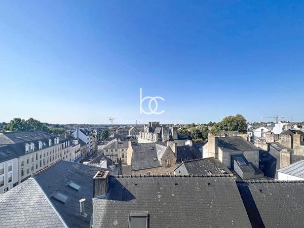 VANNES HYPER-CENTRE DERNIER ÉTAGE AVEC VUE PANORAMIQUE