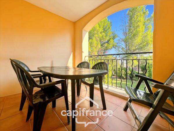 PONT ROYAL EN PROVENCE APPARTEMENT DE 27 M2 VUE LUBERON UNE CHAMBRE MEUBLE EQUIPE