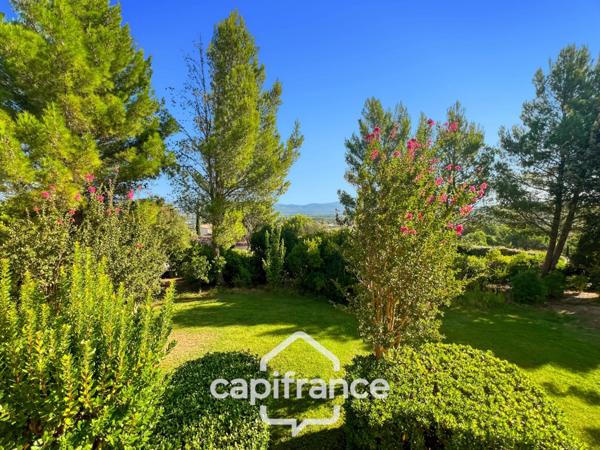 PONT ROYAL EN PROVENCE APPARTEMENT DE 27 M2 VUE LUBERON UNE CHAMBRE MEUBLE EQUIPE