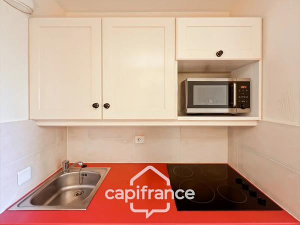 PONT ROYAL EN PROVENCE APPARTEMENT DE 27 M2 VUE LUBERON UNE CHAMBRE MEUBLE EQUIPE