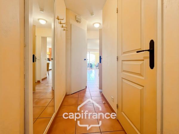 PONT ROYAL EN PROVENCE APPARTEMENT DE 27 M2 VUE LUBERON UNE CHAMBRE MEUBLE EQUIPE