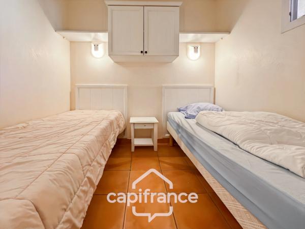 PONT ROYAL EN PROVENCE APPARTEMENT DE 27 M2 VUE LUBERON UNE CHAMBRE MEUBLE EQUIPE
