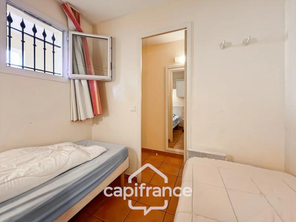 PONT ROYAL EN PROVENCE APPARTEMENT DE 27 M2 VUE LUBERON UNE CHAMBRE MEUBLE EQUIPE