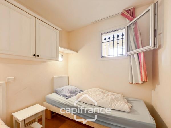 PONT ROYAL EN PROVENCE APPARTEMENT DE 27 M2 VUE LUBERON UNE CHAMBRE MEUBLE EQUIPE