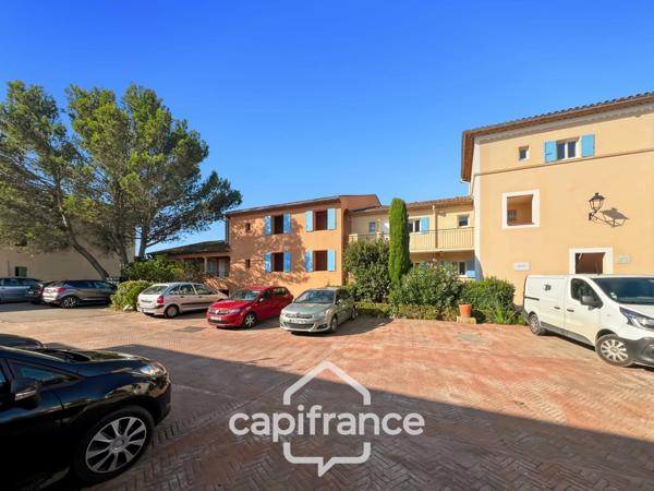 PONT ROYAL EN PROVENCE APPARTEMENT DE 27 M2 VUE LUBERON UNE CHAMBRE MEUBLE EQUIPE
