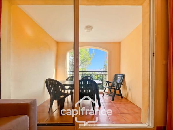 PONT ROYAL EN PROVENCE APPARTEMENT DE 27 M2 VUE LUBERON UNE CHAMBRE MEUBLE EQUIPE