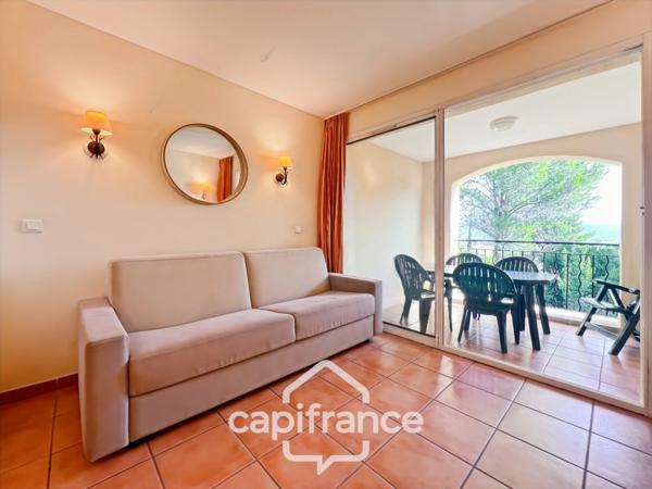 PONT ROYAL EN PROVENCE APPARTEMENT DE 27 M2 VUE LUBERON UNE CHAMBRE MEUBLE EQUIPE