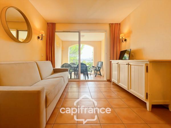 PONT ROYAL EN PROVENCE APPARTEMENT DE 27 M2 VUE LUBERON UNE CHAMBRE MEUBLE EQUIPE