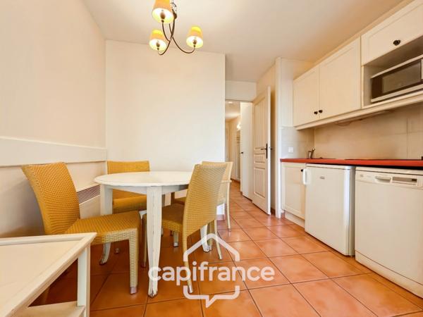 PONT ROYAL EN PROVENCE APPARTEMENT DE 27 M2 VUE LUBERON UNE CHAMBRE MEUBLE EQUIPE