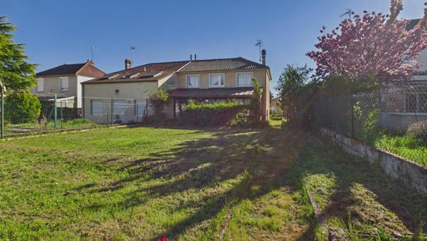 Maison à rafraîchir avec garage et jardin