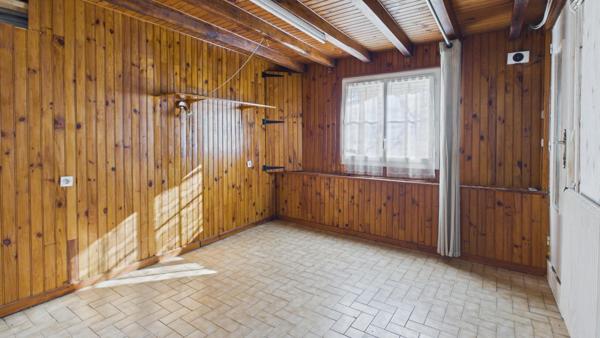 Maison à rafraîchir avec garage et jardin
