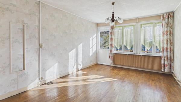 Maison à rafraîchir avec garage et jardin
