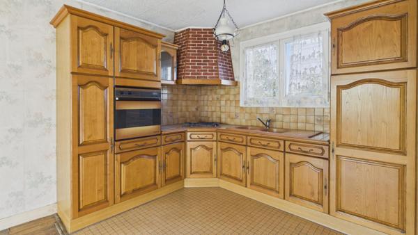 Maison à rafraîchir avec garage et jardin
