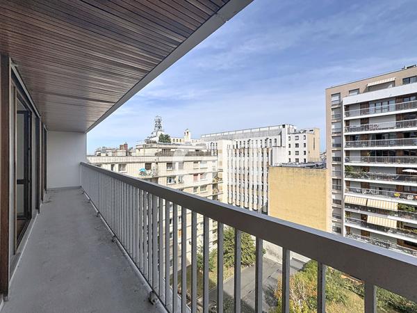 Paris 11ème Bel appartement 3 pièces avec balcon et vue dégagée