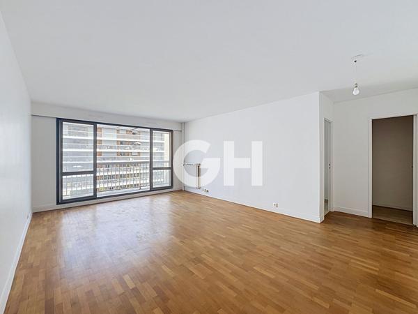 Paris 11ème Bel appartement 3 pièces avec balcon et vue dégagée