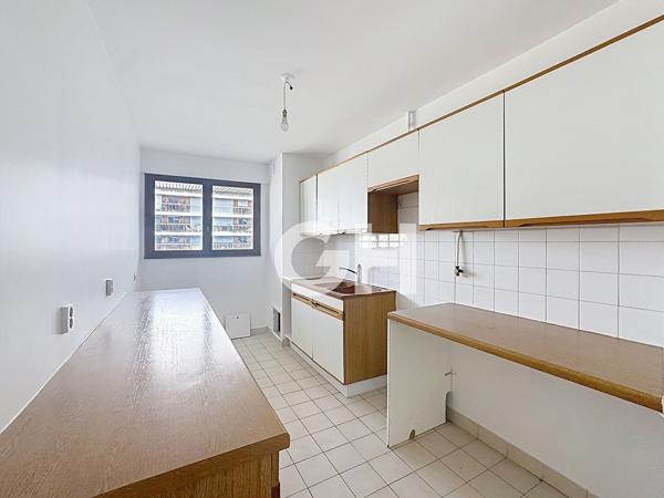 Paris 11ème Bel appartement 3 pièces avec balcon et vue dégagée