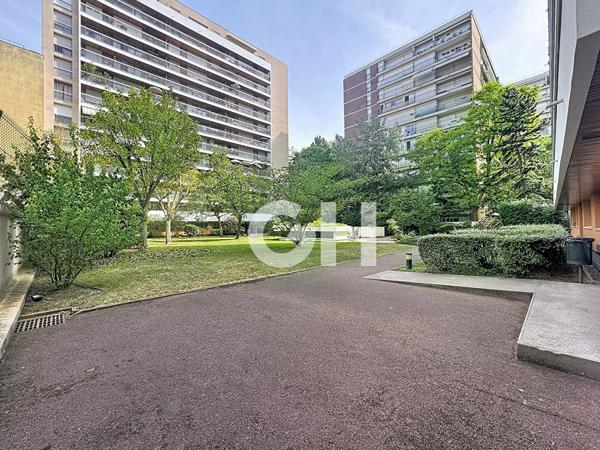 Paris 11ème Bel appartement 3 pièces avec balcon et vue dégagée