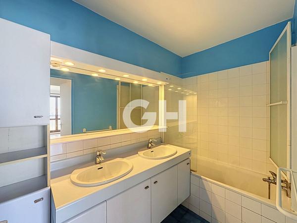 Paris 11ème Bel appartement 3 pièces avec balcon et vue dégagée