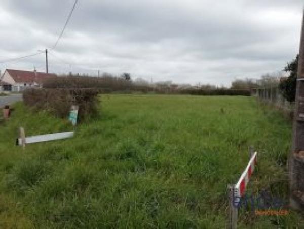 TERRAIN A BATIR de 700m² à Viabiliser!!