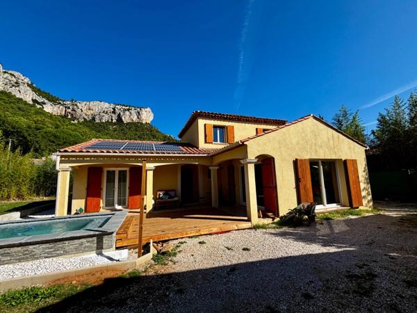 Maison à vendre 5 pièces LE REVEST LES EAUX (83)