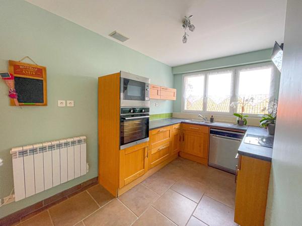 A vendre dpt Pas-De-Calais appartement rénové 72m2, deux chambres , cave (16m2) , garage , quartier dernier sou