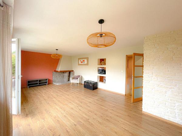 A vendre dpt Pas-De-Calais appartement rénové 72m2, deux chambres , cave (16m2) , garage , quartier dernier sou