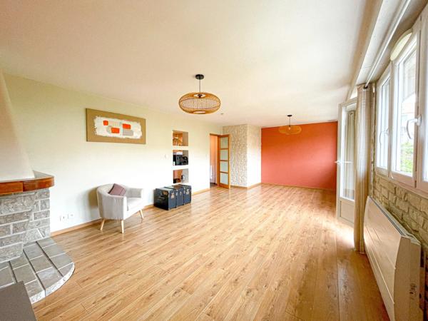 A vendre dpt Pas-De-Calais appartement rénové 72m2, deux chambres , cave (16m2) , garage , quartier dernier sou