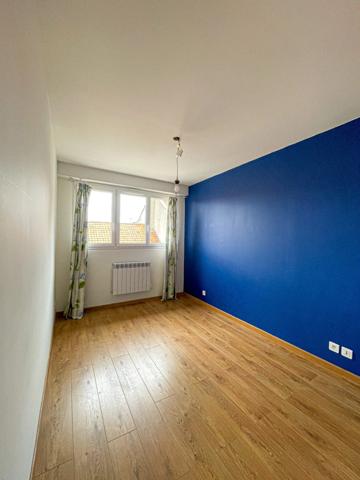 A vendre dpt Pas-De-Calais appartement rénové 72m2, deux chambres , cave (16m2) , garage , quartier dernier sou