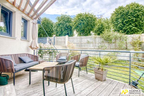 Louveciennes Les Soudanes Maison contemporaine 5 pièces de 160 m² sur parcelle de 430 m² 990 000 € **  - Référence  27587