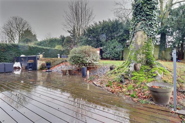 Maison spacieuse avec jardin, piscine et garage