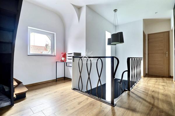 Maison spacieuse avec jardin, piscine et garage