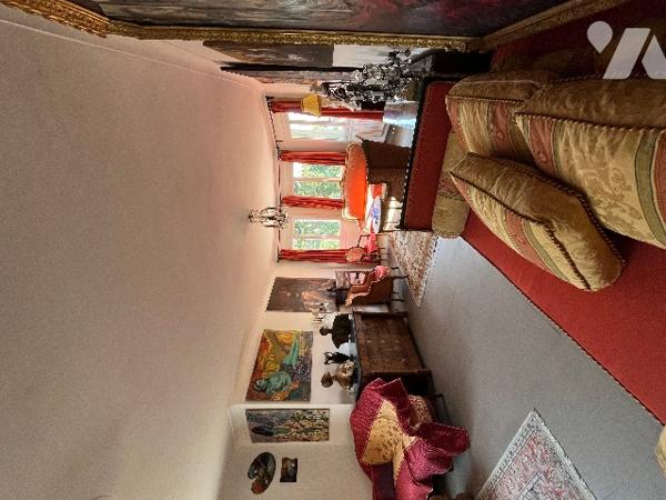 Beaucaire proche du centre ville, maison de 277 m² sur un terrain de 1235 m² clos et arboré.