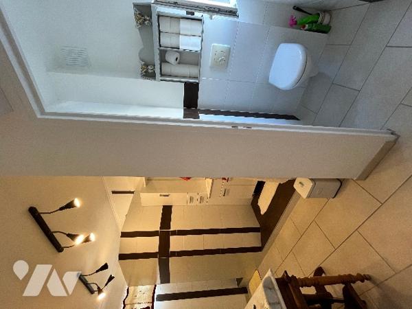 Beaucaire proche du centre ville, maison de 277 m² sur un terrain de 1235 m² clos et arboré.