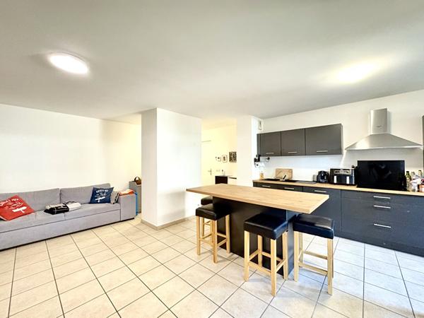 APPARTEMENT T3 , LUMINEUX , GARAGE , BON ETAT