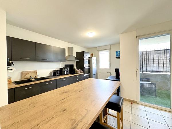 APPARTEMENT T3 , LUMINEUX , GARAGE , BON ETAT