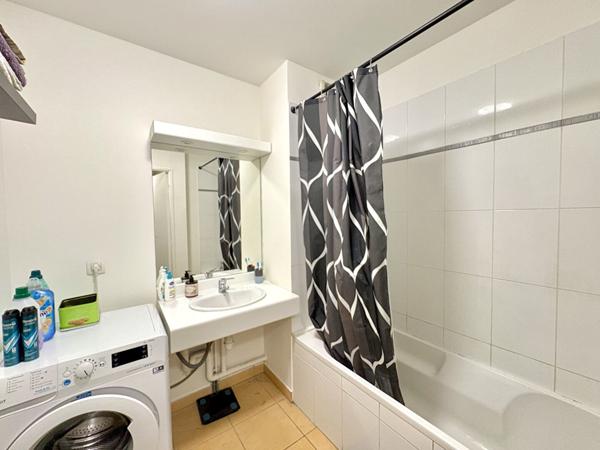 APPARTEMENT T3 , LUMINEUX , GARAGE , BON ETAT