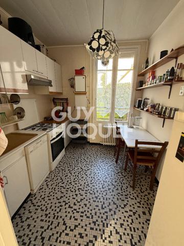 Charmante maison avec jardin et atelier, proche de toutes commodités