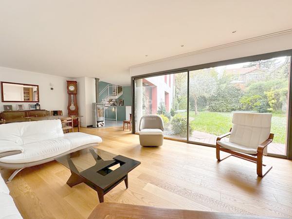 Viroflay - Quartier Pasteur - Maison moderne et écologique avec studio indépendant possible €1 350 000 ** - Référence 664-Com