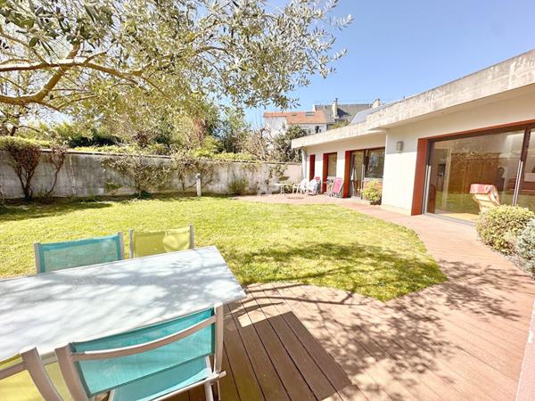 Viroflay - Quartier Pasteur - Maison moderne et écologique avec studio indépendant possible €1 350 000 ** - Référence 664-Com