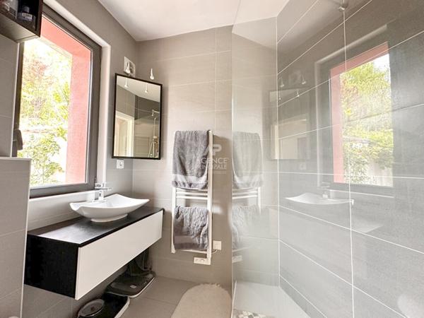 Viroflay - Quartier Pasteur - Maison moderne et écologique avec studio indépendant possible €1 350 000 ** - Référence 664-Com